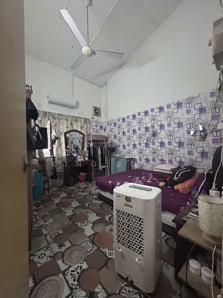 1-storey Terraced House for Sale in Batu Berendam (Melaka) - King Song - Bedroom - PropertyGuru.com.my