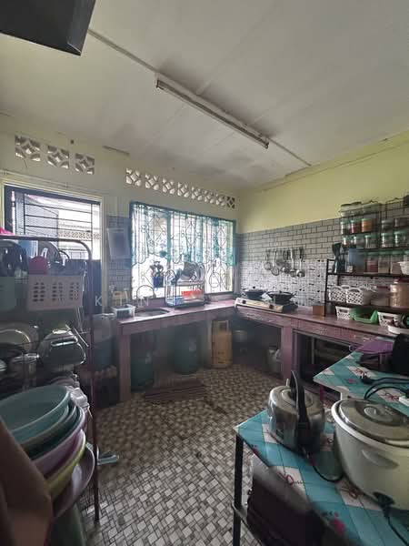 1-storey Terraced House for Sale in Batu Berendam (Melaka) - King Song - Kitchen - PropertyGuru.com.my