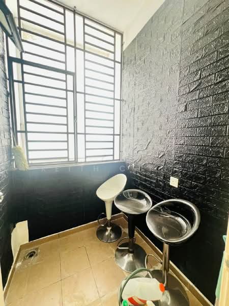 Rumah Teres 2 Tingkat untuk Dijual di Setia Tropika (Johor Bahru) - Keith Ching - Balcony - PropertyGuru.com.my
