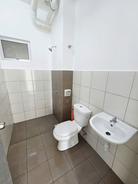 Pangsapuri untuk Dijual di Duta Perintis - Reiyn . - Bathroom - PropertyGuru.com.my