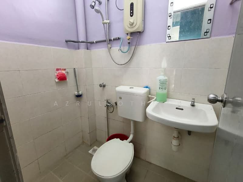 1-storey Terraced House for Sale in Klebang (Melaka) - Azrul Othman - Bathroom - PropertyGuru.com.my