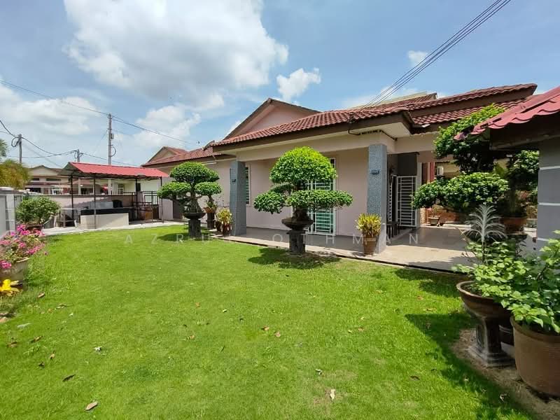 1-storey Terraced House for Sale in Klebang (Melaka) - Azrul Othman - Exterior - PropertyGuru.com.my