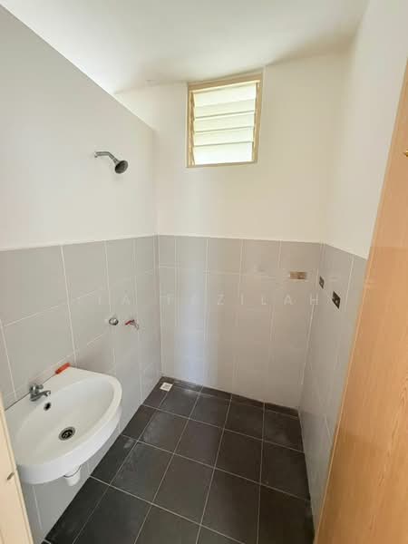 Pangsapuri untuk Dijual di Idaman Selasih - Ila Fazilah - Bathroom - PropertyGuru.com.my
