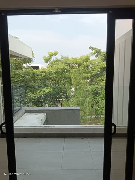 Rumah Teres 4 Tingkat untuk Dijual di Bandar Country Homes (Rawang) - JY Tong - Balcony - PropertyGuru.com.my