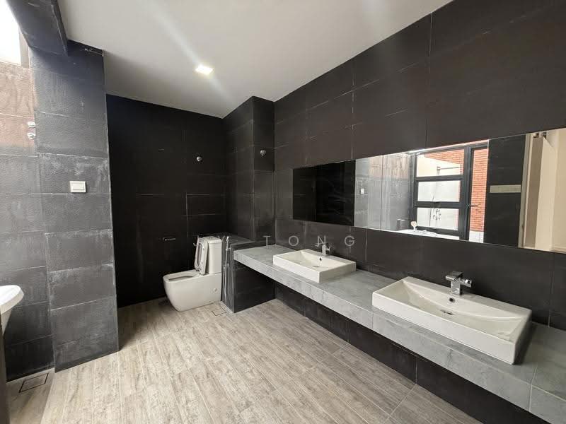 4-storey Terraced House for Sale in Bandar Country Homes (Rawang) - JY Tong - Bathroom - PropertyGuru.com.my