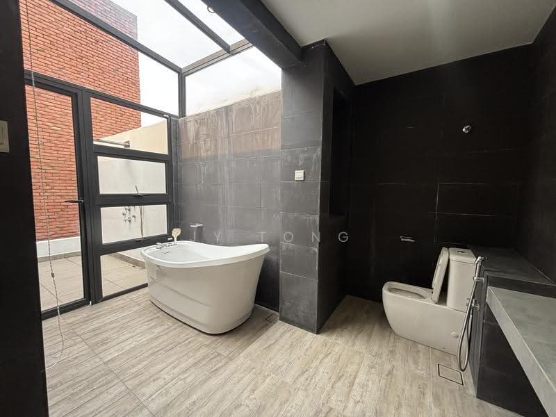 4-storey Terraced House for Sale in Bandar Country Homes (Rawang) - JY Tong - Bathroom - PropertyGuru.com.my
