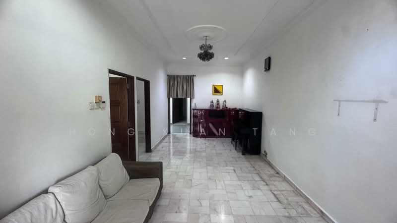 1-storey Terraced House for Sale in Taman Johor Jaya (Johor Bahru) - Hong Xuan Tang - Living Room - PropertyGuru.com.my
