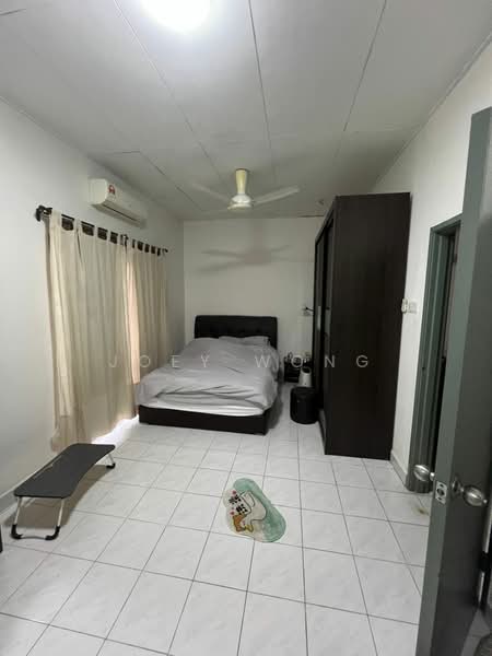 2-storey Terraced House for Sale in Bandar Putra Permai (Seri Kembangan) - Joey Wong - Bedroom - PropertyGuru.com.my