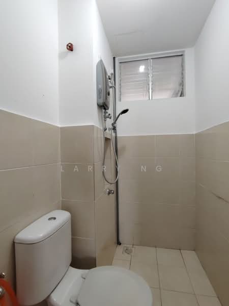Pangsapuri untuk Disewa di Molek Ria - Larry Ng - Bathroom - PropertyGuru.com.my