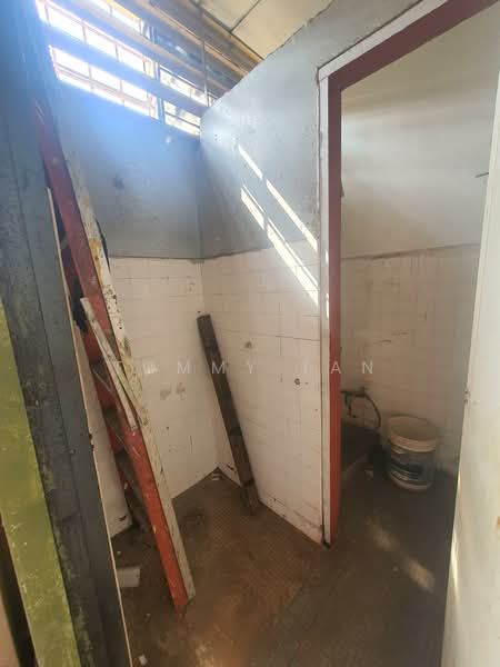 Factory for Rent in Balakong (Selangor) - Tommy Tan - Bathroom - PropertyGuru.com.my