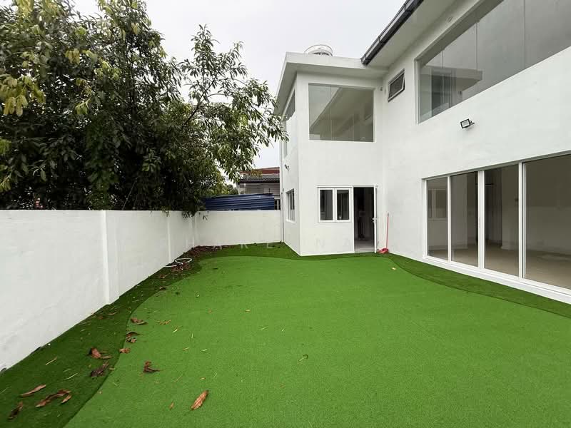 For Sale - End Lot Double Storey Semi-D at Taman Melawati KL