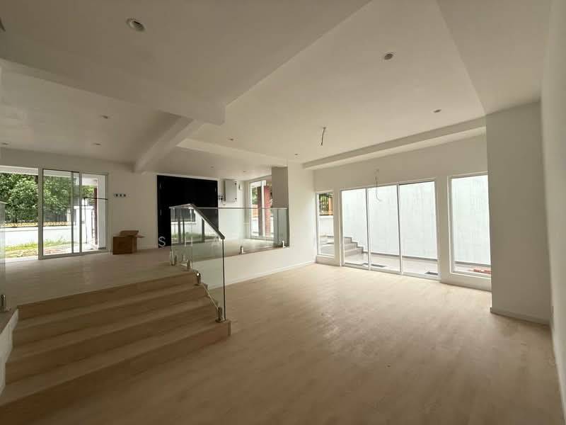 For Sale - End Lot Double Storey Semi-D at Taman Melawati KL