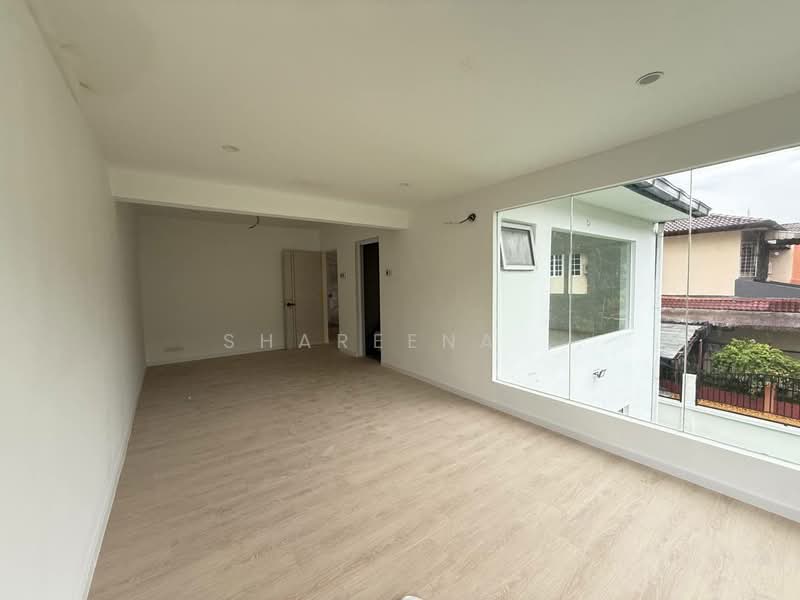 For Sale - End Lot Double Storey Semi-D at Taman Melawati KL