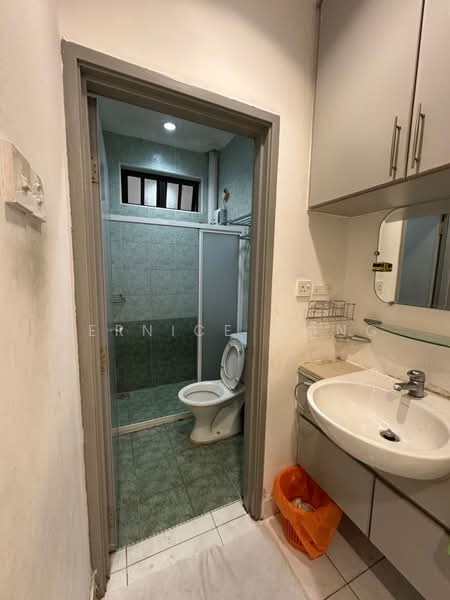1.5-storey Terraced House for Sale in Taman Pelangi Indah (Ulu Tiram) - Vernice Wong - Bathroom - PropertyGuru.com.my