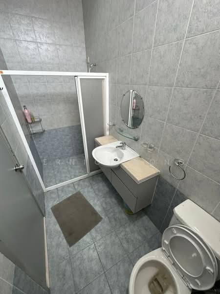 1.5-storey Terraced House for Sale in Taman Pelangi Indah (Ulu Tiram) - Vernice Wong - Bathroom - PropertyGuru.com.my