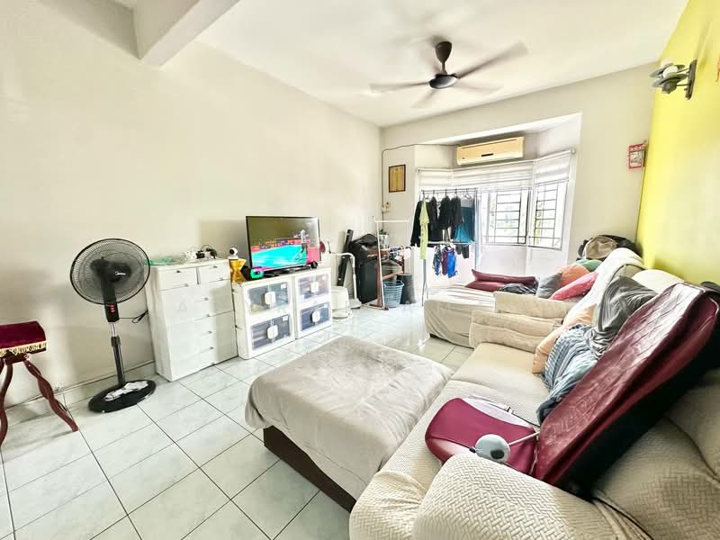 Pangsapuri untuk Disewa di Pangsapuri Mutiara Subang - Asyraf Aman - Living Room - PropertyGuru.com.my