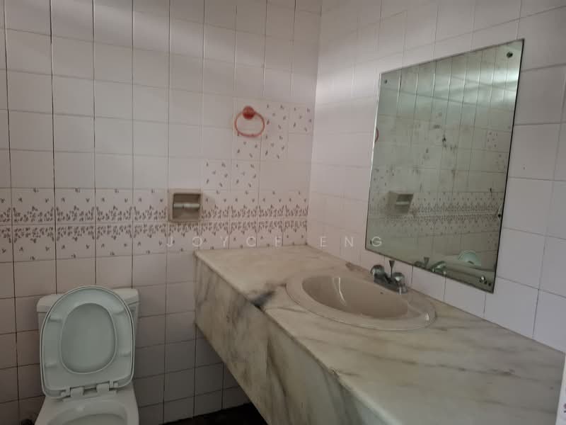 Kondominium untuk Dijual di Indera Putra Courts - Joyce Eng - Bathroom - PropertyGuru.com.my