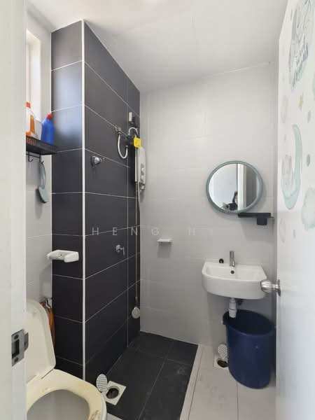 Pangsapuri untuk Disewa di Nusa Heights (Nusa Puncak) - Heng Hy - Bathroom - PropertyGuru.com.my