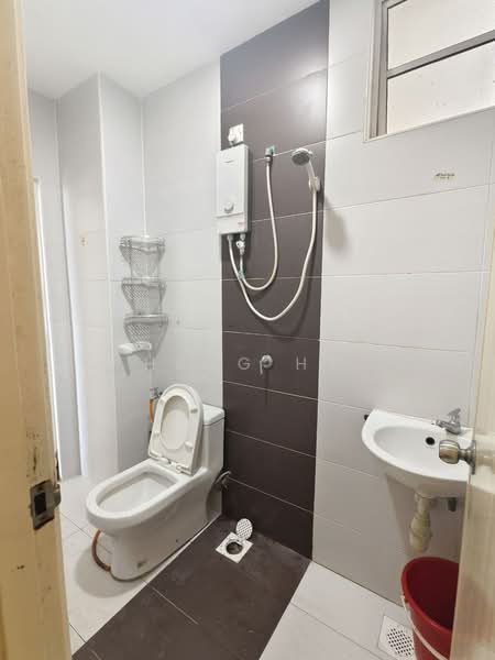 Pangsapuri untuk Disewa di Nusa Heights (Nusa Puncak) - Heng Hy - Bathroom - PropertyGuru.com.my