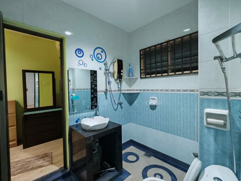 Rumah Teres 2 Tingkat untuk Disewa di Permas Jaya (Johor) - Jessy Koh - Bathroom - PropertyGuru.com.my