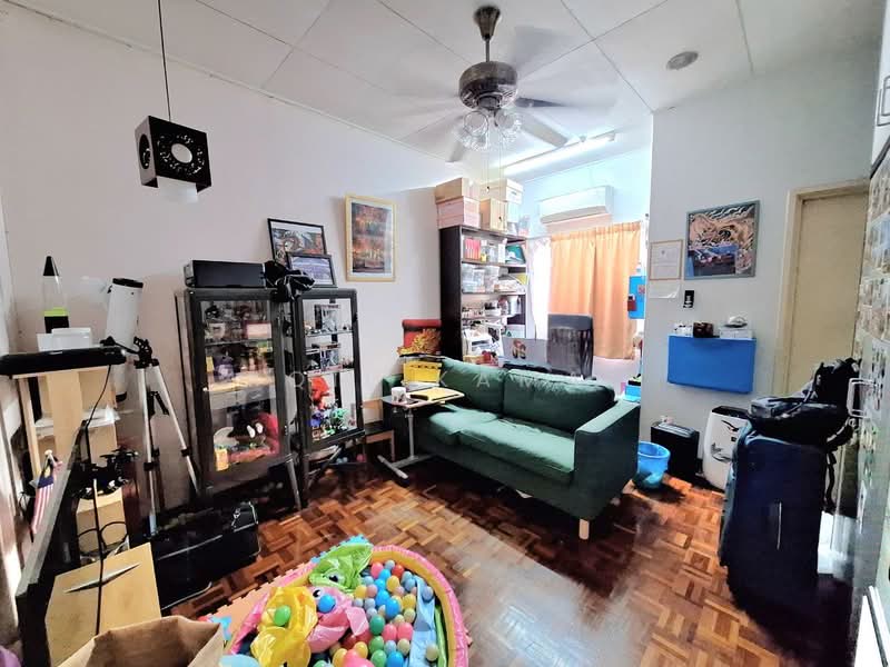 2-storey Terraced House for Sale in Kota Kemuning (Shah Alam) - Aqil Kamal - Living Room - PropertyGuru.com.my