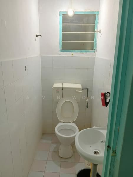 Rumah Flat untuk Disewa di Panorama Lapangan Perdana - Alvin Wong - Bathroom - PropertyGuru.com.my
