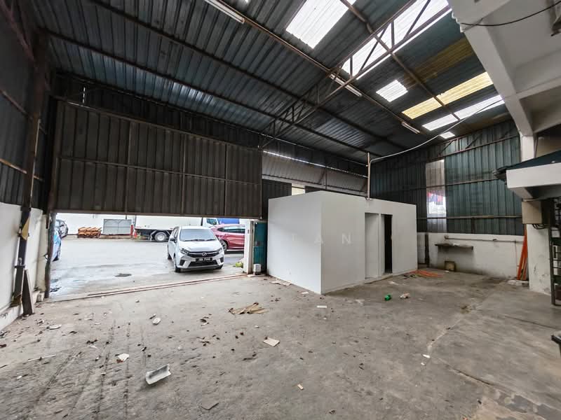 Factory for Rent in Taman Desa Cemerlang (Ulu Tiram) - Sky Tan - Interior - PropertyGuru.com.my