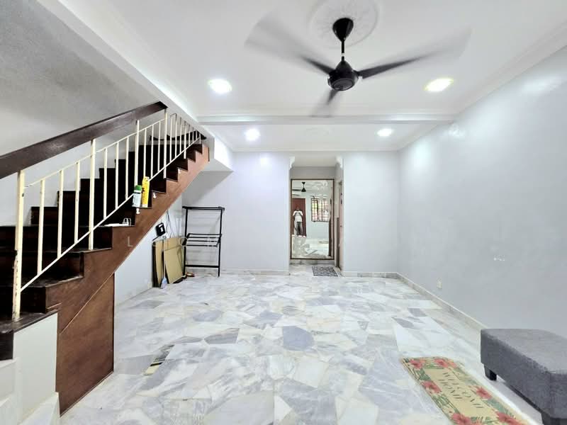 2-storey Terraced House for Sale in Ampang Jaya (Ampang) - Luqman Ramli - Living Room - PropertyGuru.com.my