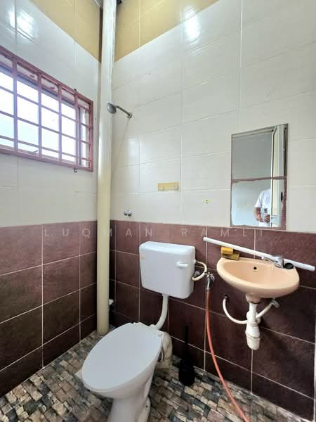 2-storey Terraced House for Sale in Ampang Jaya (Ampang) - Luqman Ramli - Bathroom - PropertyGuru.com.my