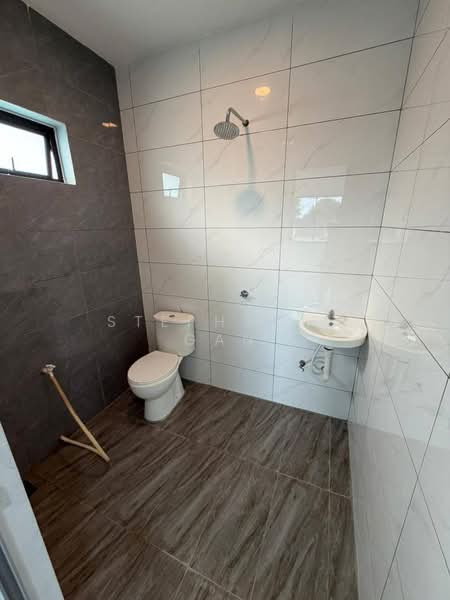 Semi-Detached House for Sale in Bandar Cemerlang (Ulu Tiram) - Stephanie Gan - Bathroom - PropertyGuru.com.my