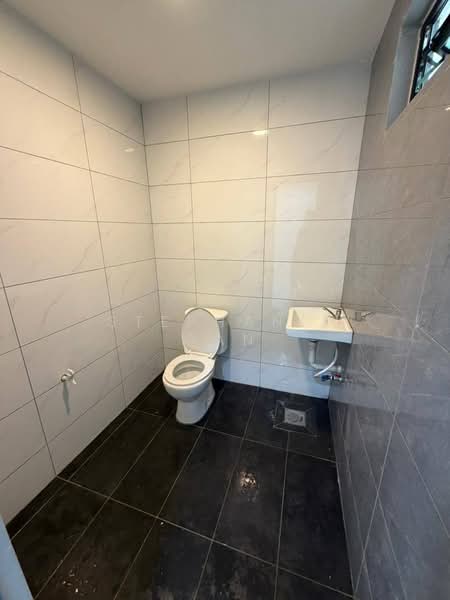 Semi-Detached House for Sale in Bandar Cemerlang (Ulu Tiram) - Stephanie Gan - Bathroom - PropertyGuru.com.my