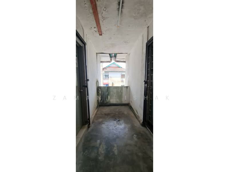 Rumah Flat untuk Dijual di Nuri Court - Zamani Ishak - Balcony - PropertyGuru.com.my