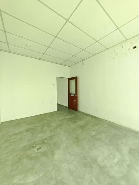 Semi-D Factory for Rent in Taman Perindustrian Cemerlang (Ulu Tiram) - Sky Tan - Interior - PropertyGuru.com.my