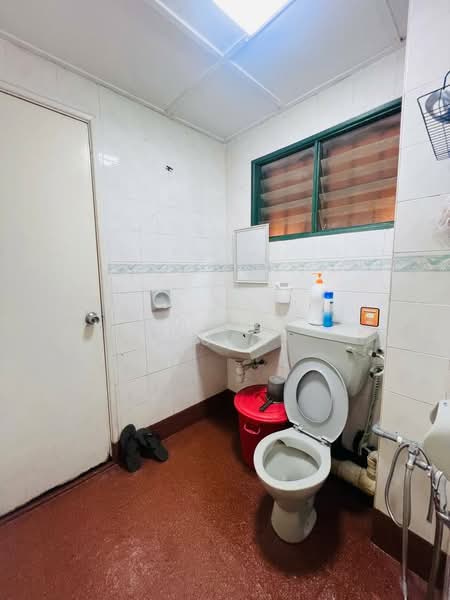 2-storey Terraced House for Sale in Puchong Utama (Seksyen 10) (Puchong) - Kho Chng Guan - Bathroom - PropertyGuru.com.my