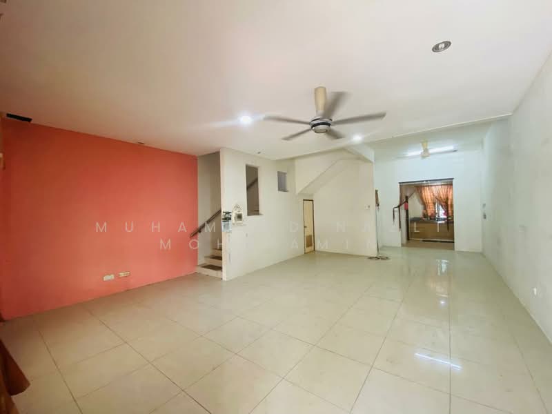 2-storey Terraced House for Sale in Perdana College Heights (Mantin) - Muhammad Nazli Mohd Amin - Living Room - PropertyGuru.com.my