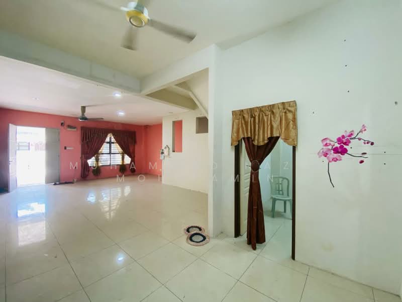 2-storey Terraced House for Sale in Perdana College Heights (Mantin) - Muhammad Nazli Mohd Amin - Living Room - PropertyGuru.com.my