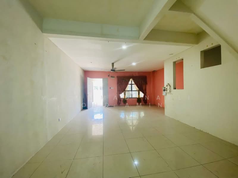 2-storey Terraced House for Sale in Perdana College Heights (Mantin) - Muhammad Nazli Mohd Amin - Living Room - PropertyGuru.com.my