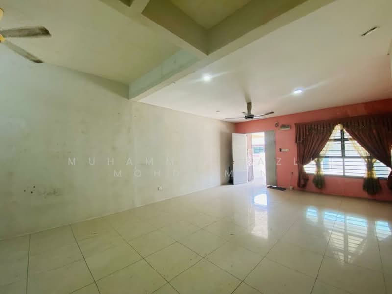 2-storey Terraced House for Sale in Perdana College Heights (Mantin) - Muhammad Nazli Mohd Amin - Living Room - PropertyGuru.com.my