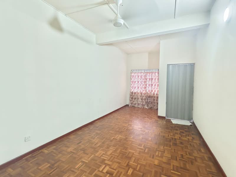 2-storey Terraced House for Sale in Bandar Selesa Jaya (Skudai) - Jyez Lee - Living Room - PropertyGuru.com.my