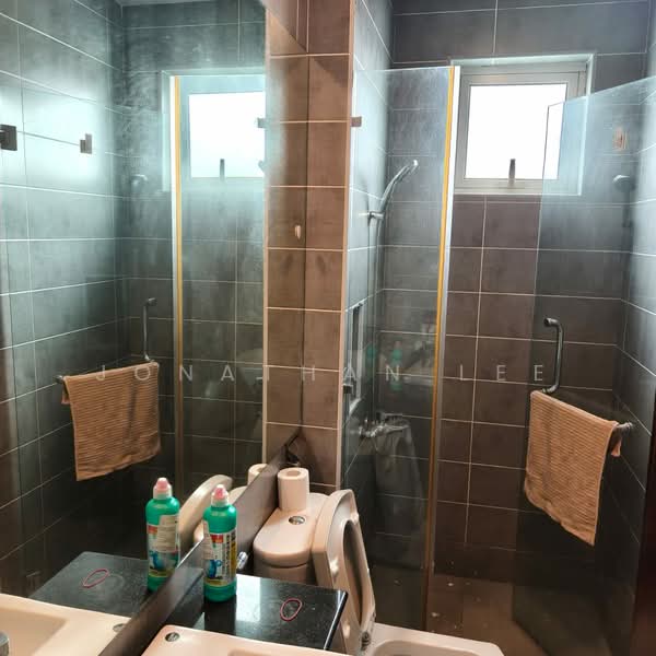 Service Residence for Sale at Paragon Residences @ Straits View - Jonathan Lee - Bathroom - PropertyGuru.com.my
