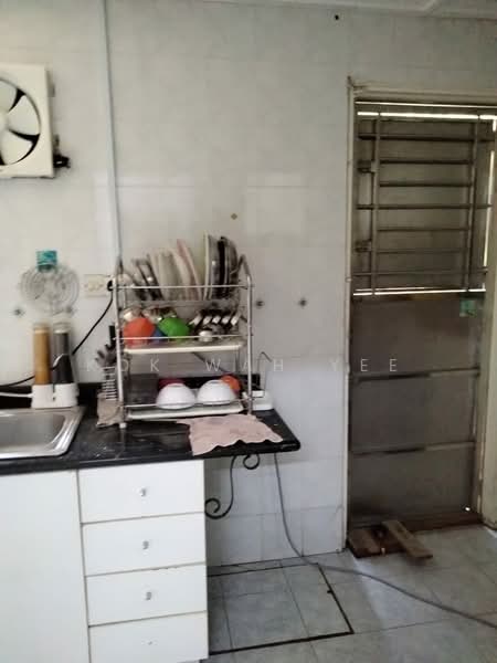 Rumah Teres 2 Tingkat untuk Dijual di Bukit Rahman Putra (Sungai Buloh) - Kok Wah Yee - Kitchen - PropertyGuru.com.my