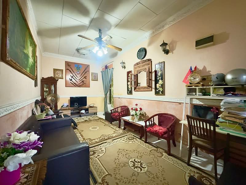 Rumah Teres 1 Tingkat untuk Dijual di Klang (Selangor) - Noraini Dahan - Living Room - PropertyGuru.com.my