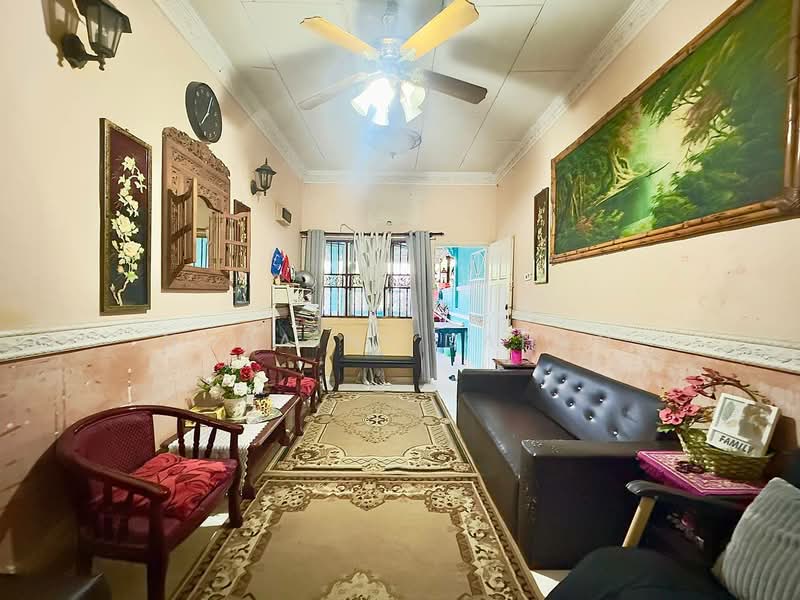 Rumah Teres 1 Tingkat untuk Dijual di Klang (Selangor) - Noraini Dahan - Living Room - PropertyGuru.com.my