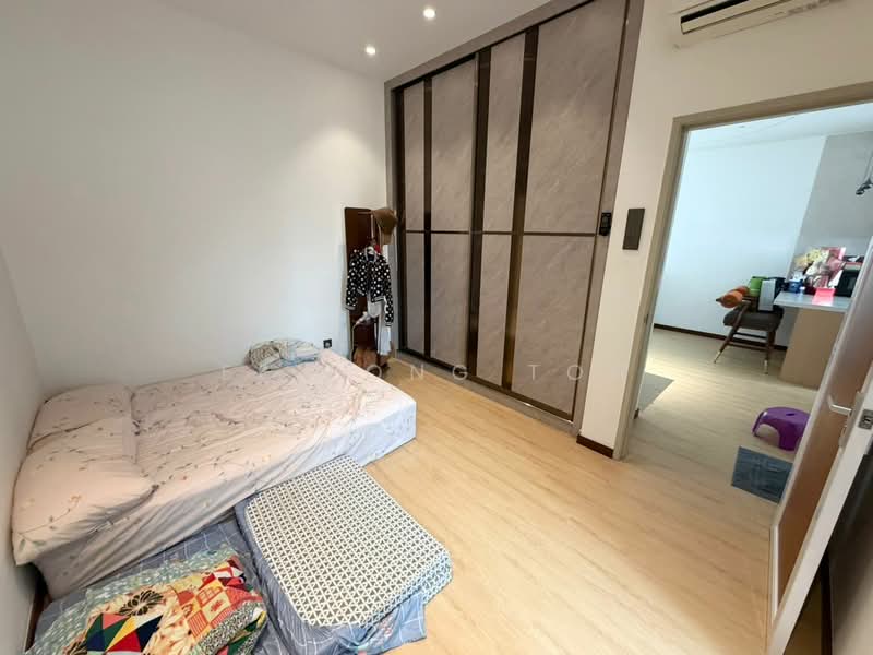 2-storey Terraced House for Sale in Taman Austin Duta (Tebrau) - Ee Fong Toh - Bedroom - PropertyGuru.com.my