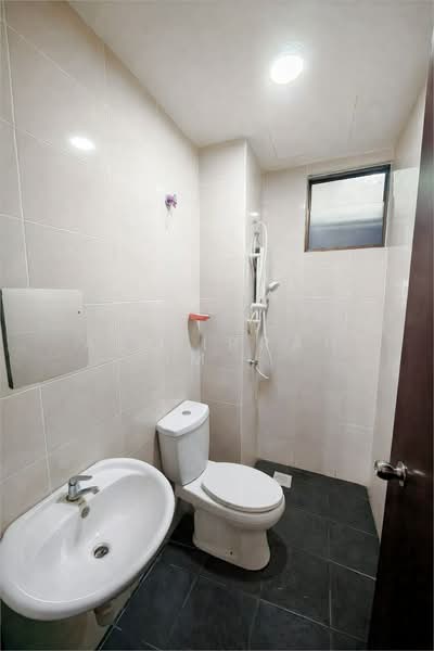 Kondominium untuk Dijual di Residensi Zamrud - Azizirrahim . - Bathroom - PropertyGuru.com.my