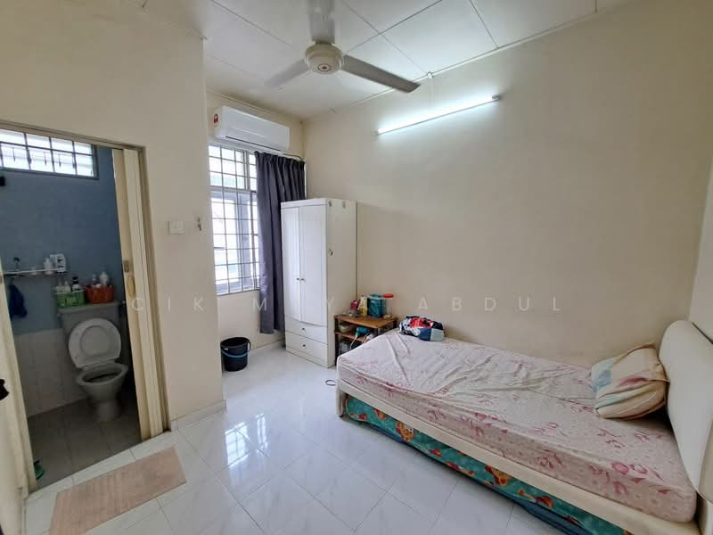 2.5-storey Terraced House for Sale in Ampang Jaya (Ampang) - Cik Maya Abdul - Bedroom - PropertyGuru.com.my