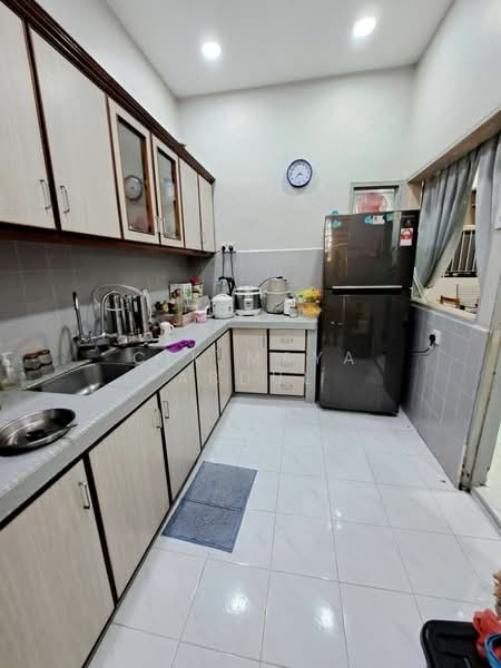 2.5-storey Terraced House for Sale in Ampang Jaya (Ampang) - Cik Maya Abdul - Kitchen - PropertyGuru.com.my
