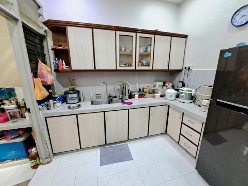 2.5-storey Terraced House for Sale in Ampang Jaya (Ampang) - Cik Maya Abdul - Kitchen - PropertyGuru.com.my