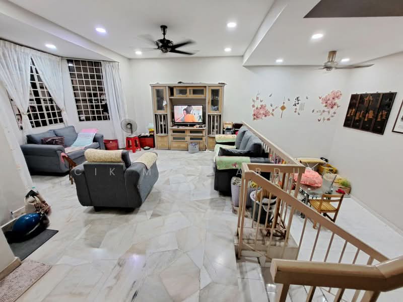 2.5-storey Terraced House for Sale in Ampang Jaya (Ampang) - Cik Maya Abdul - Living Room - PropertyGuru.com.my
