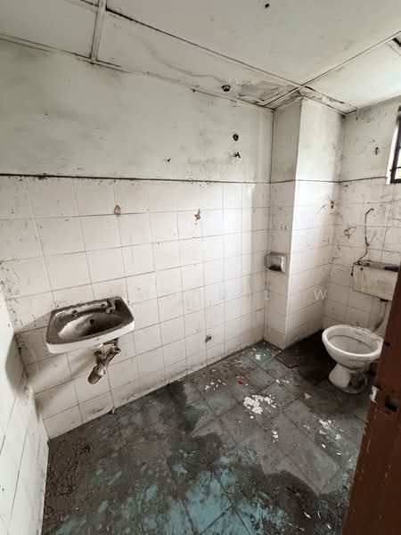 Office for Rent in Taman Kasturi (Cheras) - Desmond Low - Bathroom - PropertyGuru.com.my
